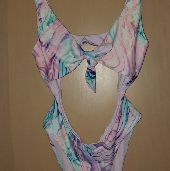 swimsuit - Picture 2 of 3